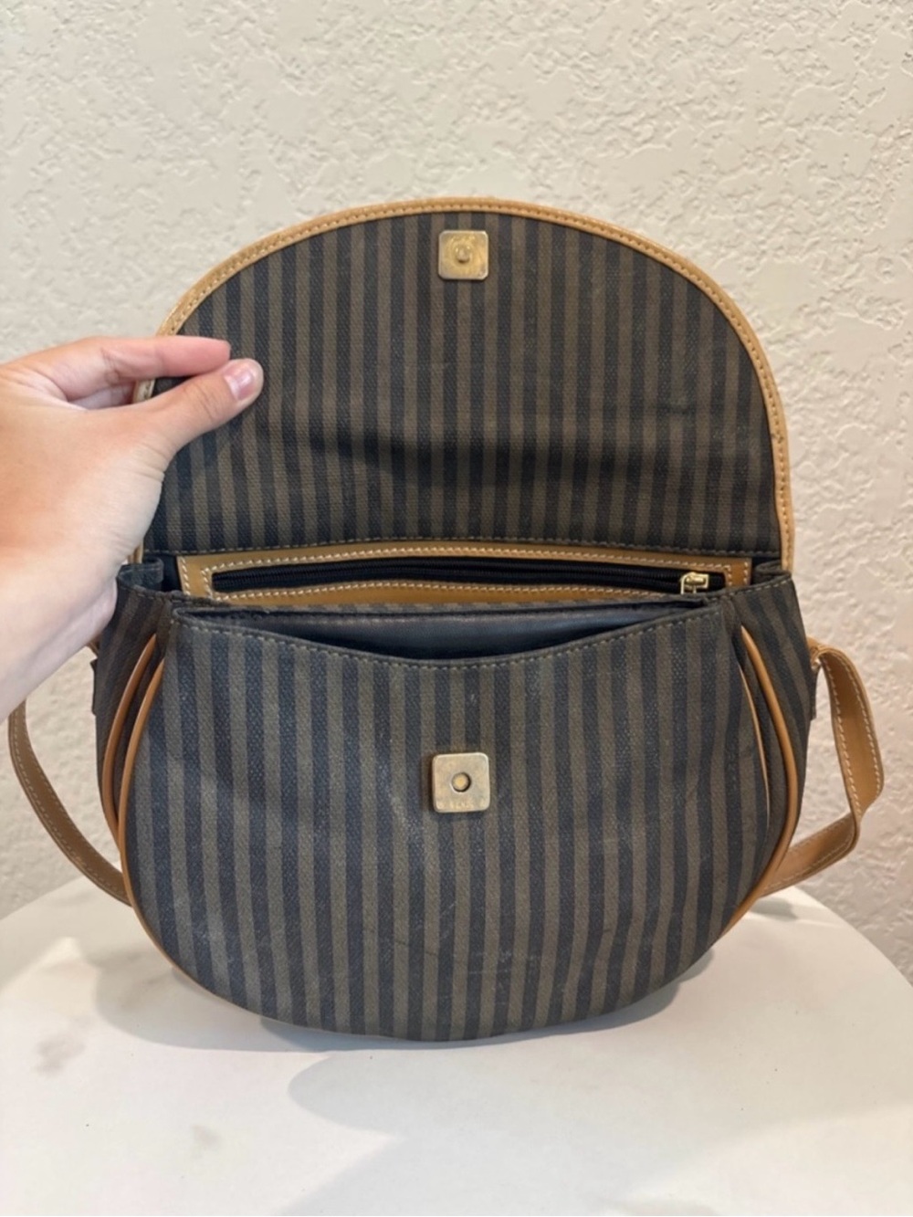 Fendi Vintage Pequín Stripe
Crossbody Bag - Picture 14 of 15